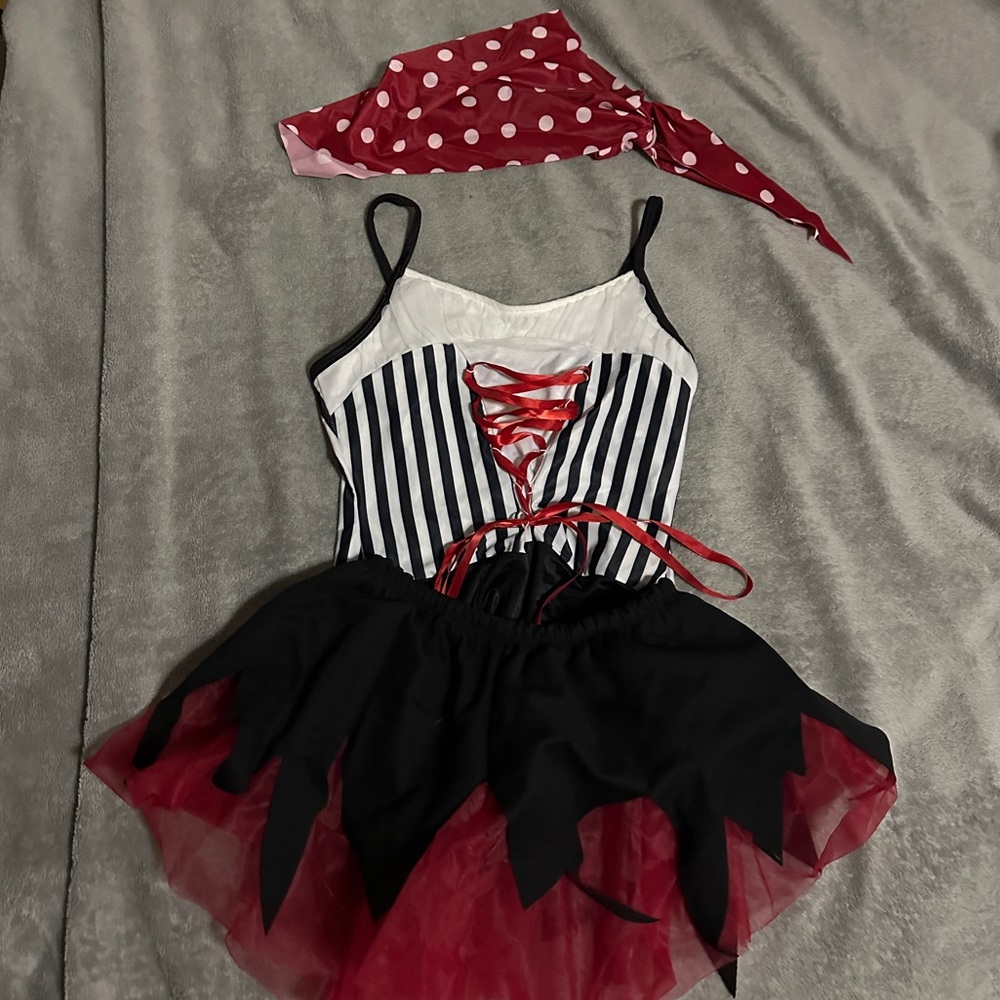 Girls pirate costume- Cute Halloween Costume, Red/ Black Pirate themed!